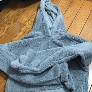 Cropped gray hoodie